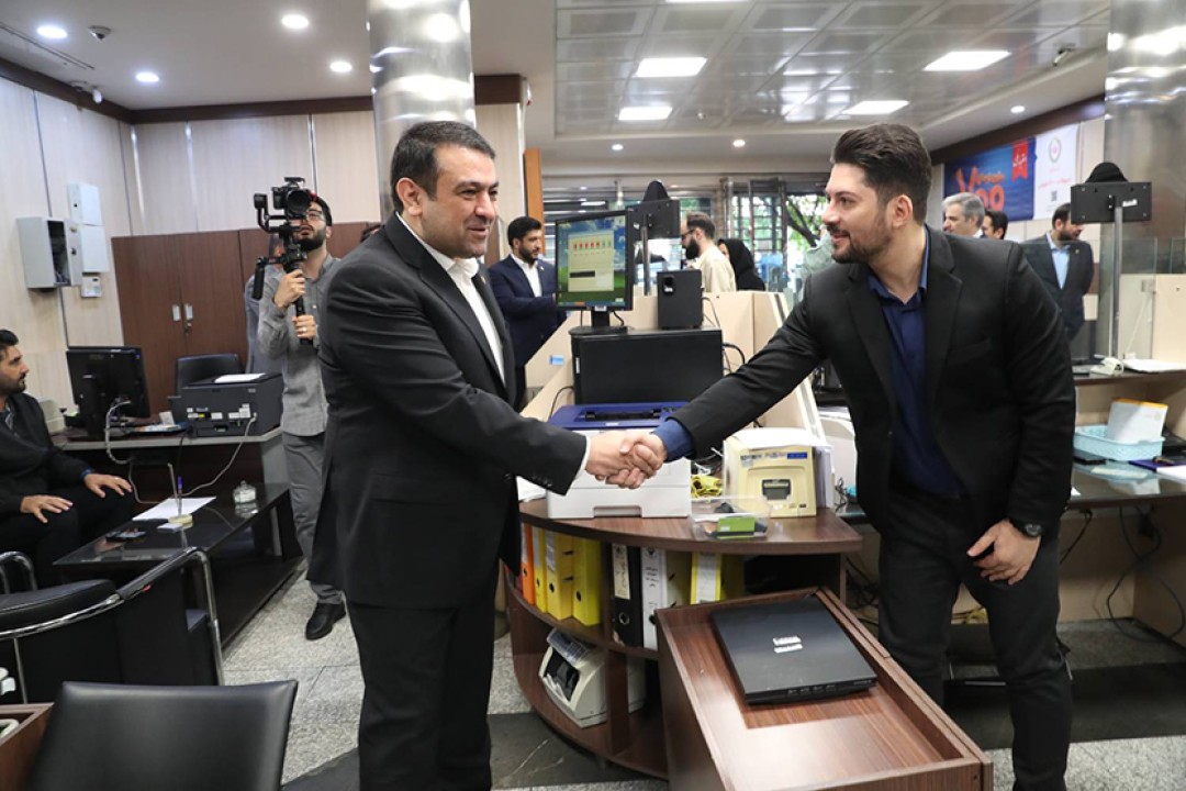 بازدید نجارزاده از برخی شعب انتقال یافته بانک سابق آینده به بانک ملی ایران بازدید نجارزاده از برخی شعب انتقال یافته بانک سابق آینده به بانک ملی ایران